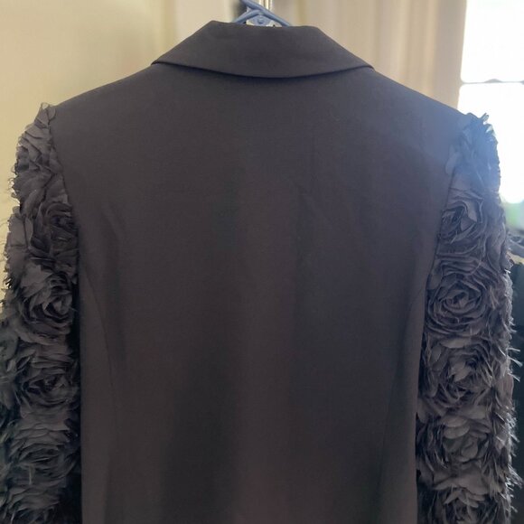 Zero Degrees Celsius- 3D Flower Sleeve Blazer - Picture 2 of 2